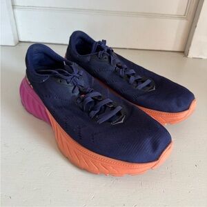 Hoka women’s Mach 2 running shoes size 8. Navy & coral/pink combo